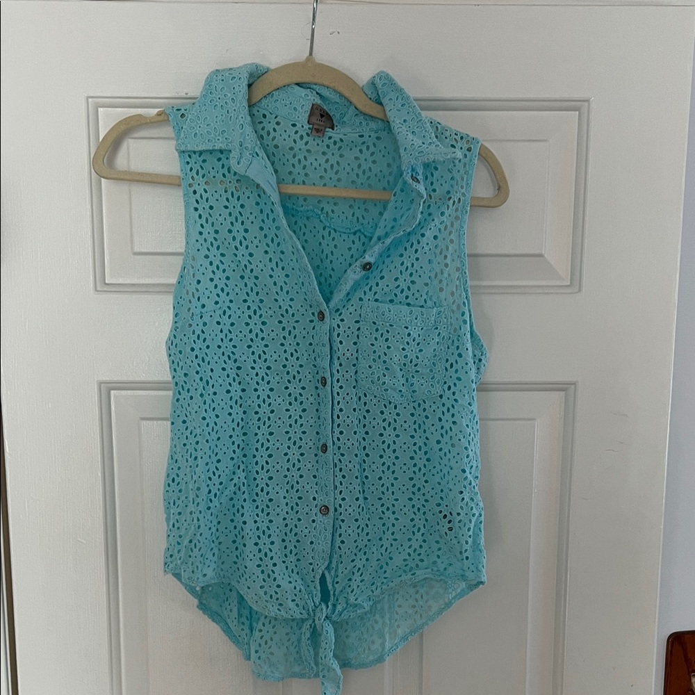 Guess Sleeveless Blue Eyelet Button-Up Top